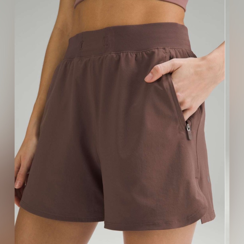 Lululemon License to Train High-Rise Short‎ 4"
Dark Oxide Size 2
